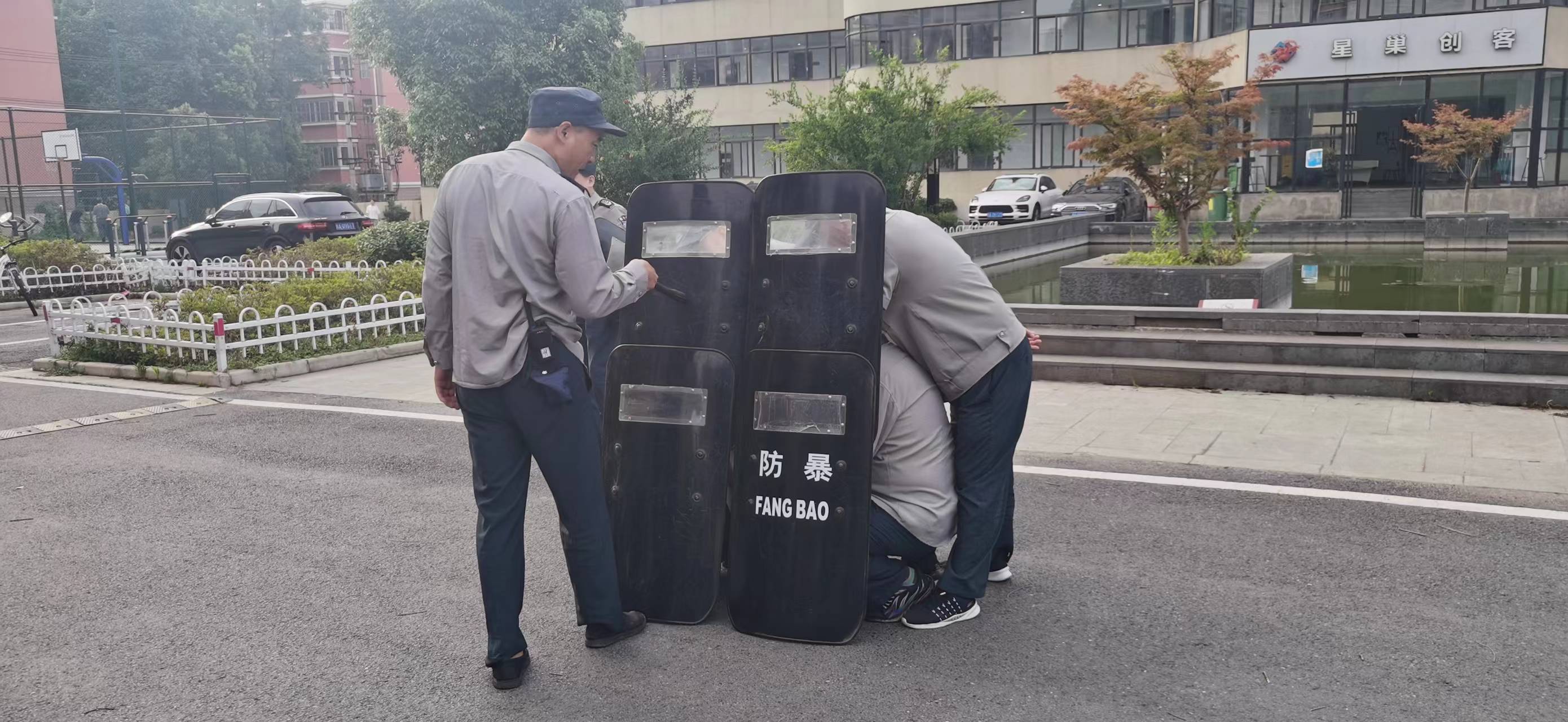 廬陽建華文創(chuàng)園開展反恐防暴演習(xí)活動